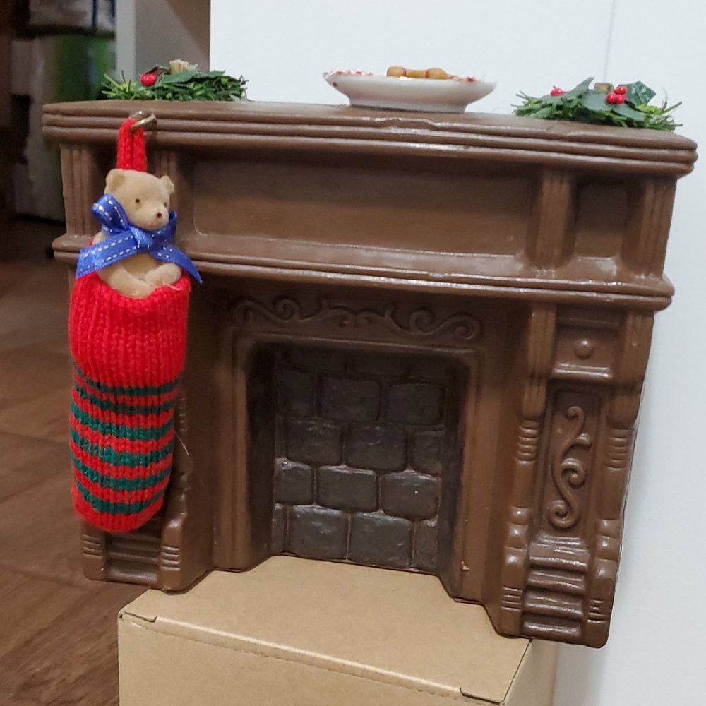 RARE Clothtique POSSIBLE DREAMS Fireplace Mantle